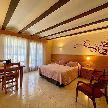 Aparthotel Les Corts Llivia Dış mekan fotoğraf