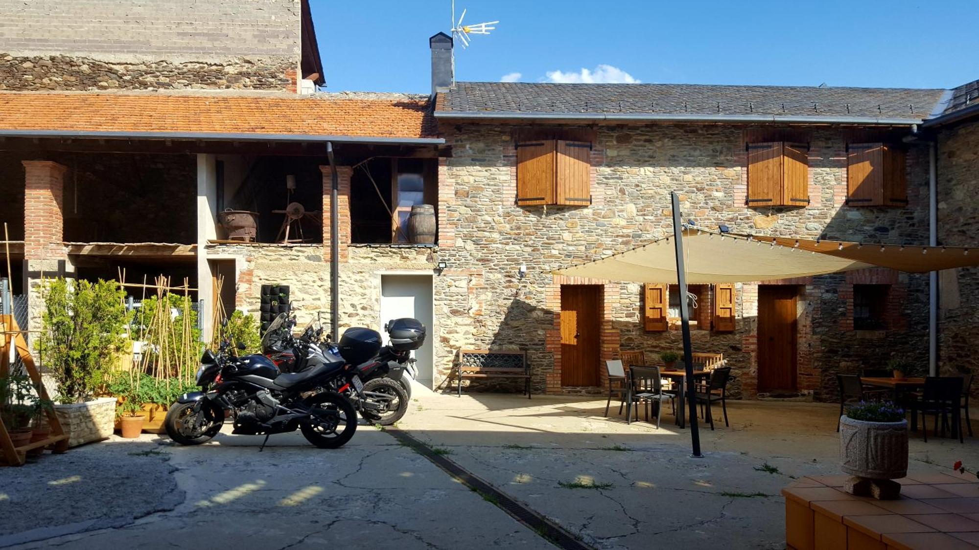 Aparthotel Les Corts Llivia Dış mekan fotoğraf