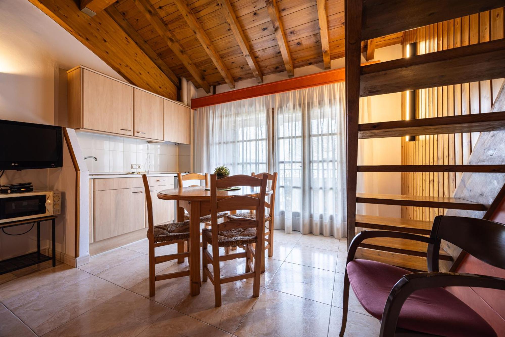Aparthotel Les Corts Llivia Dış mekan fotoğraf
