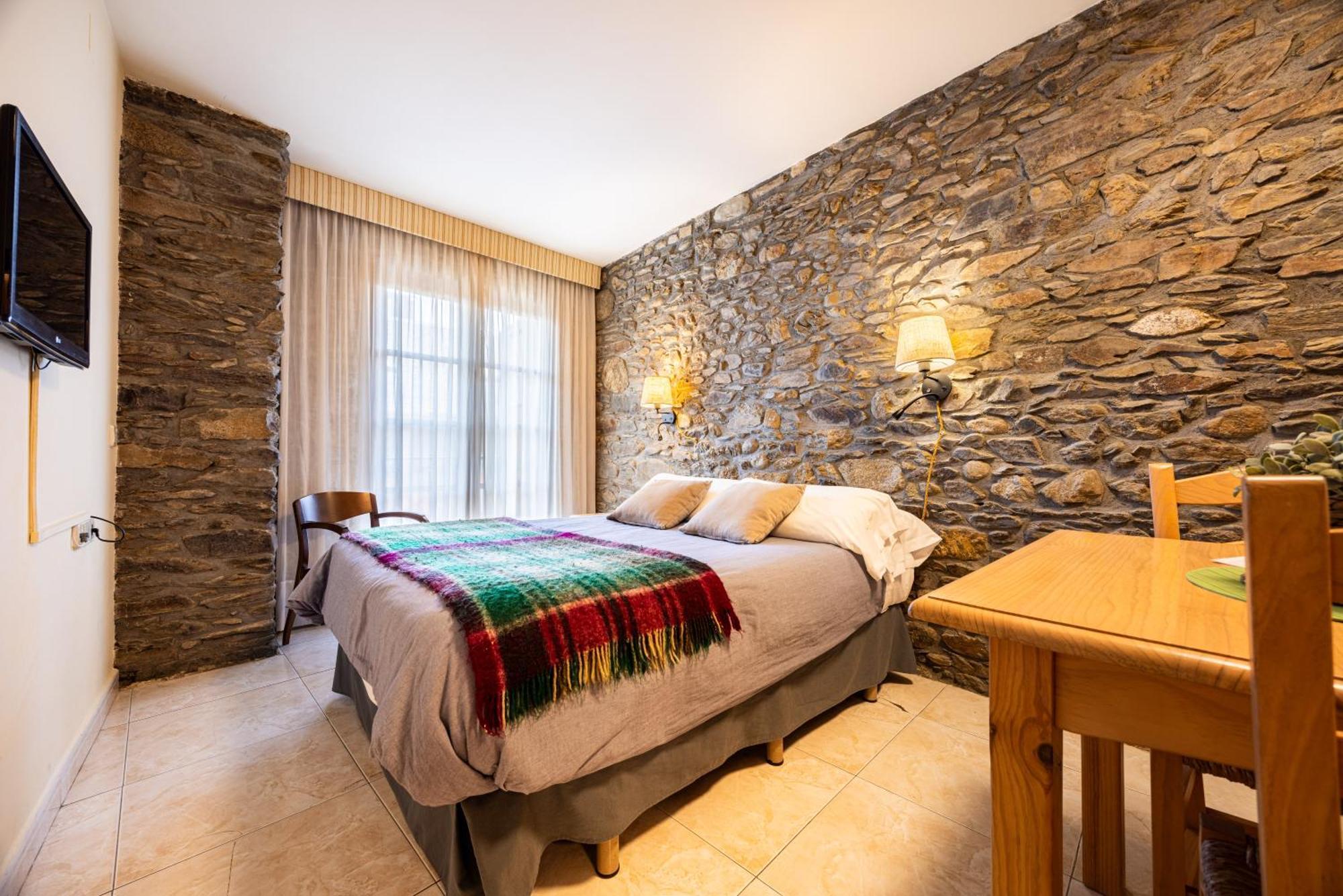 Aparthotel Les Corts Llivia Dış mekan fotoğraf