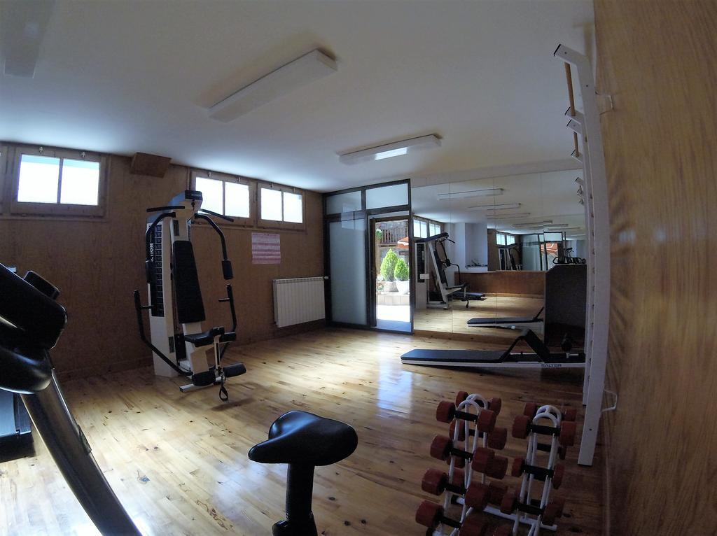 Aparthotel Les Corts Llivia Dış mekan fotoğraf