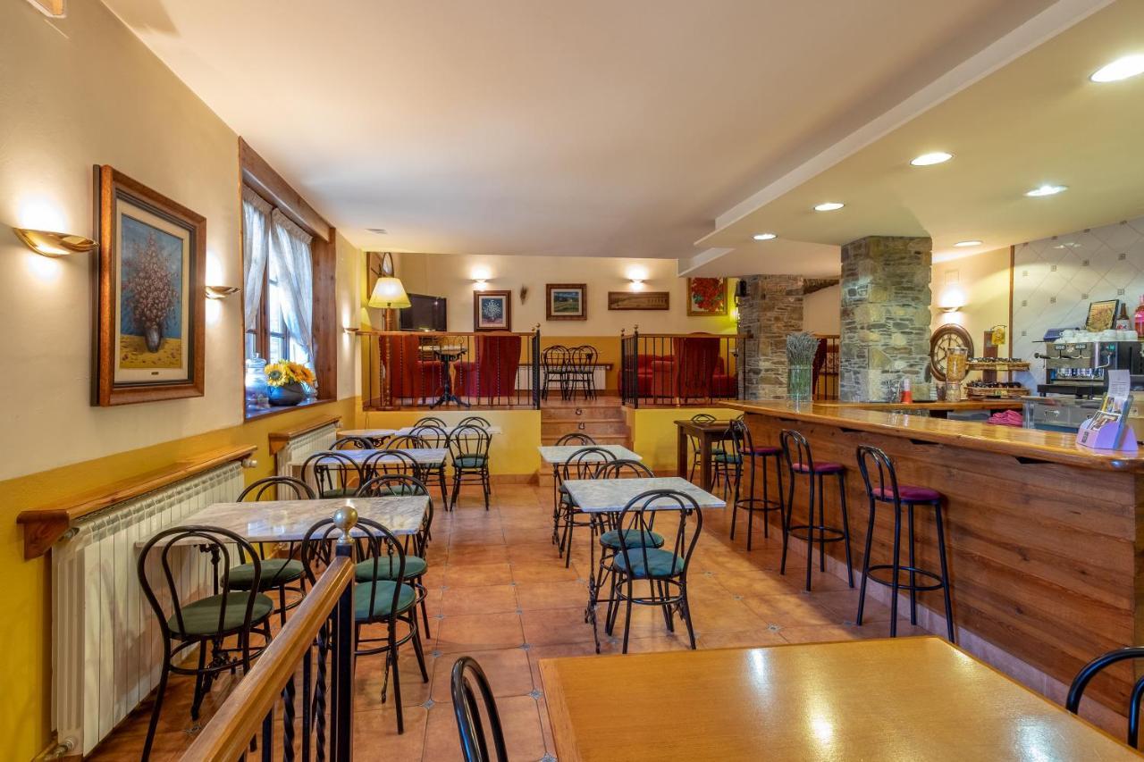 Aparthotel Les Corts Llivia Dış mekan fotoğraf